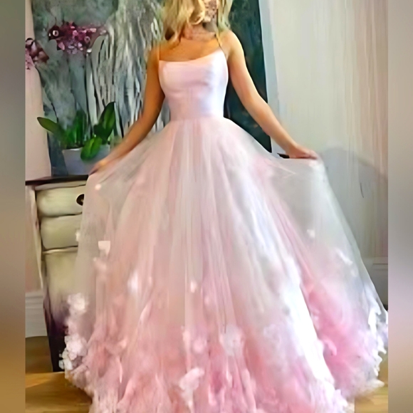 Dress - Picture 1 of 1